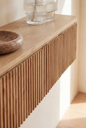 Biljandi console – rear view showing wall-mounting brackets