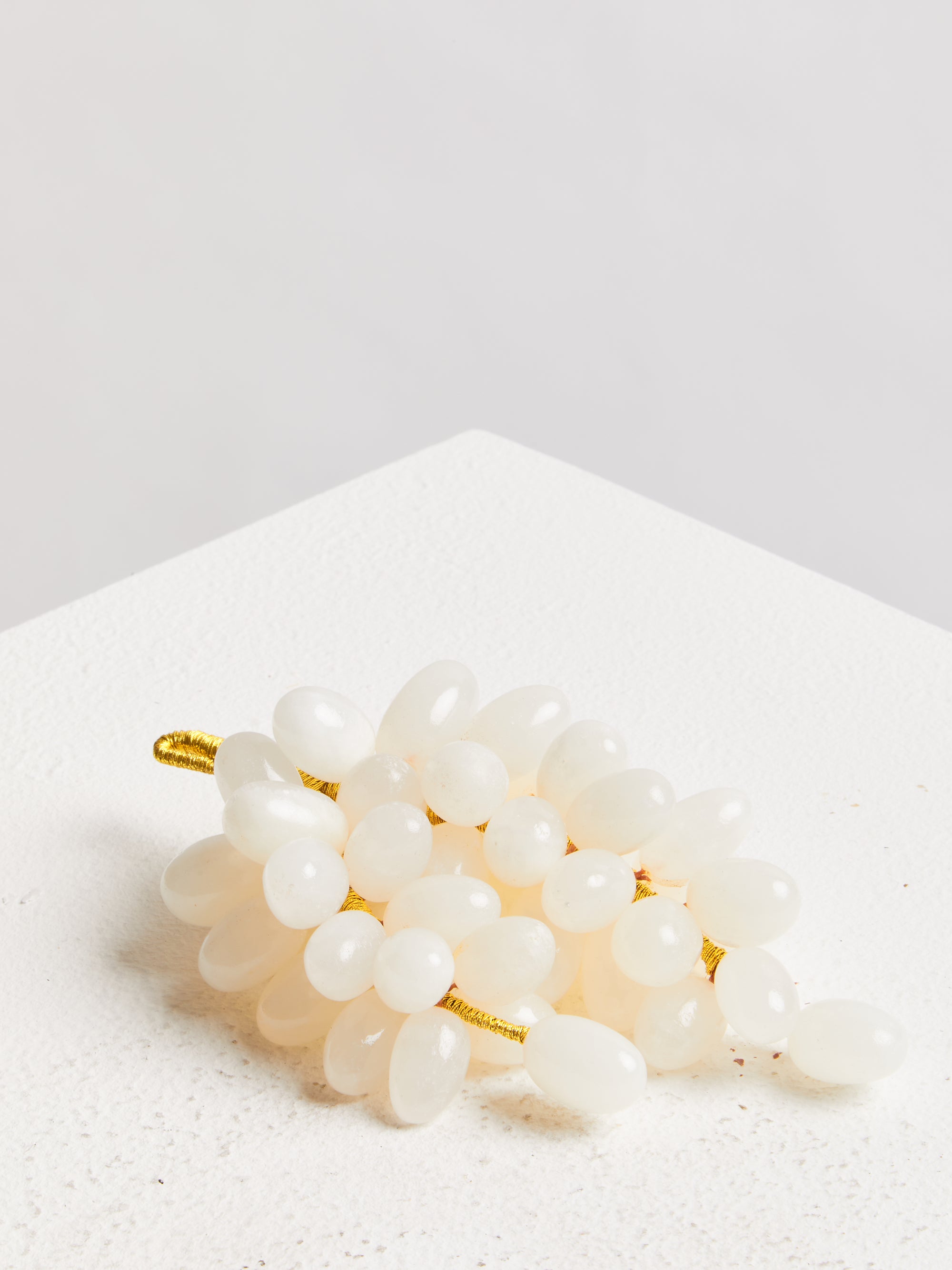 Oleena White Onyx Decorative Grapes