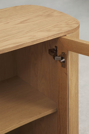 Walia sideboard – corner detail, rounded edge and oak base