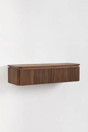 Biljandi console – close-up of acacia wood slat front and tabletop edge