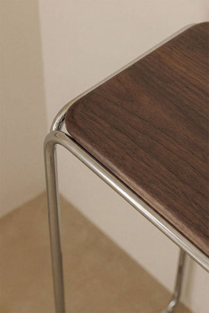 Altrex console table – lifestyle shot in warm neutral entryway with lamp and decorative bowl