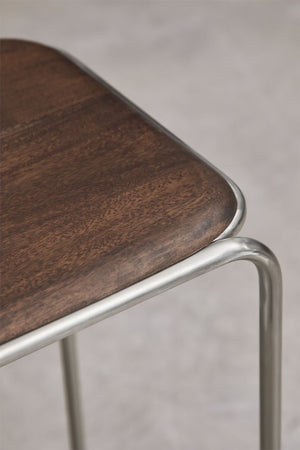 Altrex console table – close-up of rounded corner, acacia wood grain and steel frame junction
