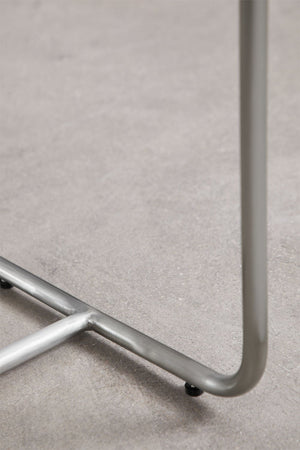 Altrex console table – close-up of acacia wood top surface and steel edge detail