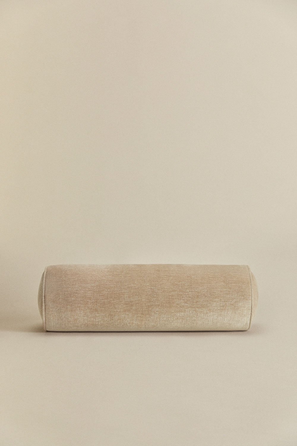 Lesoto bolster cushion – close-up of beige velvet texture, upper angle, warm sandy tones with subtle sheen