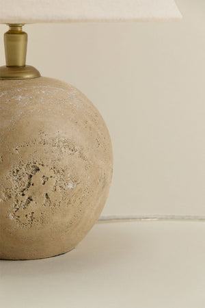 Marvexi table lamp – three-quarter view of full lamp on white surface, clean background, showing proportions of base to shade and gold-tone E27 holder
