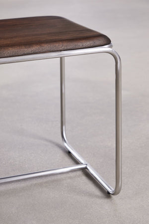 Altrex bench – close-up of acacia wood seat edge and stainless steel frame junction