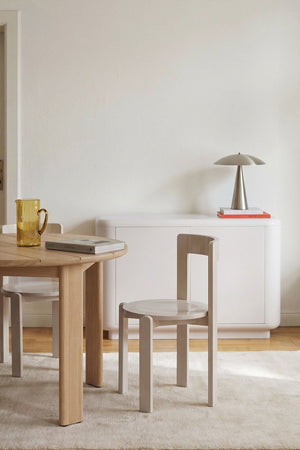 Noreli dining chair – front view on white background, Tapioca Beige lacquer finish, round seat and open backrest