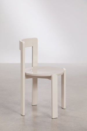 Noreli dining chair – close-up of curved backrest top rail and vertical post, Tapioca Beige