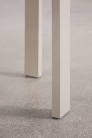 Noreli dining chair – close-up of square legs and felt floor pads, Tapioca Beige