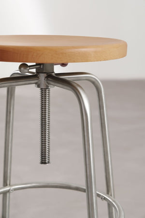 Bangalore high stool – close-up of stainless steel leg base and rubber floor pad