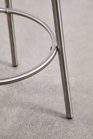 Bangalore high stool – close-up of natural beechwood round seat surface, warm grain detail
