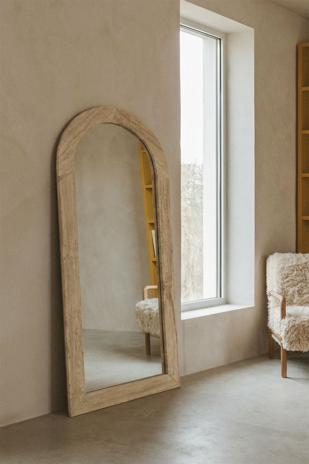 Alune arched mirror – front view on white background, full height, natural travertine stone frame
