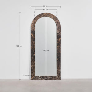 Alune arched mirror – side profile view, 3 cm depth of stone frame visible