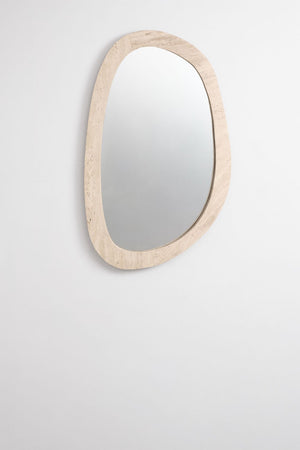 Urkiz irregular mirror – side profile view, 3 cm depth of stone frame visible