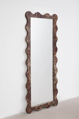 Bayaibe mirror – lifestyle shot leaning against warm plaster wall in bright room