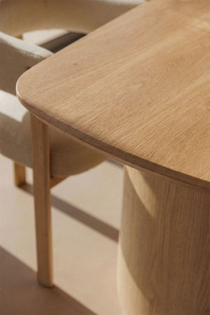 Tuareg dining table detail – rounded corner and leg
