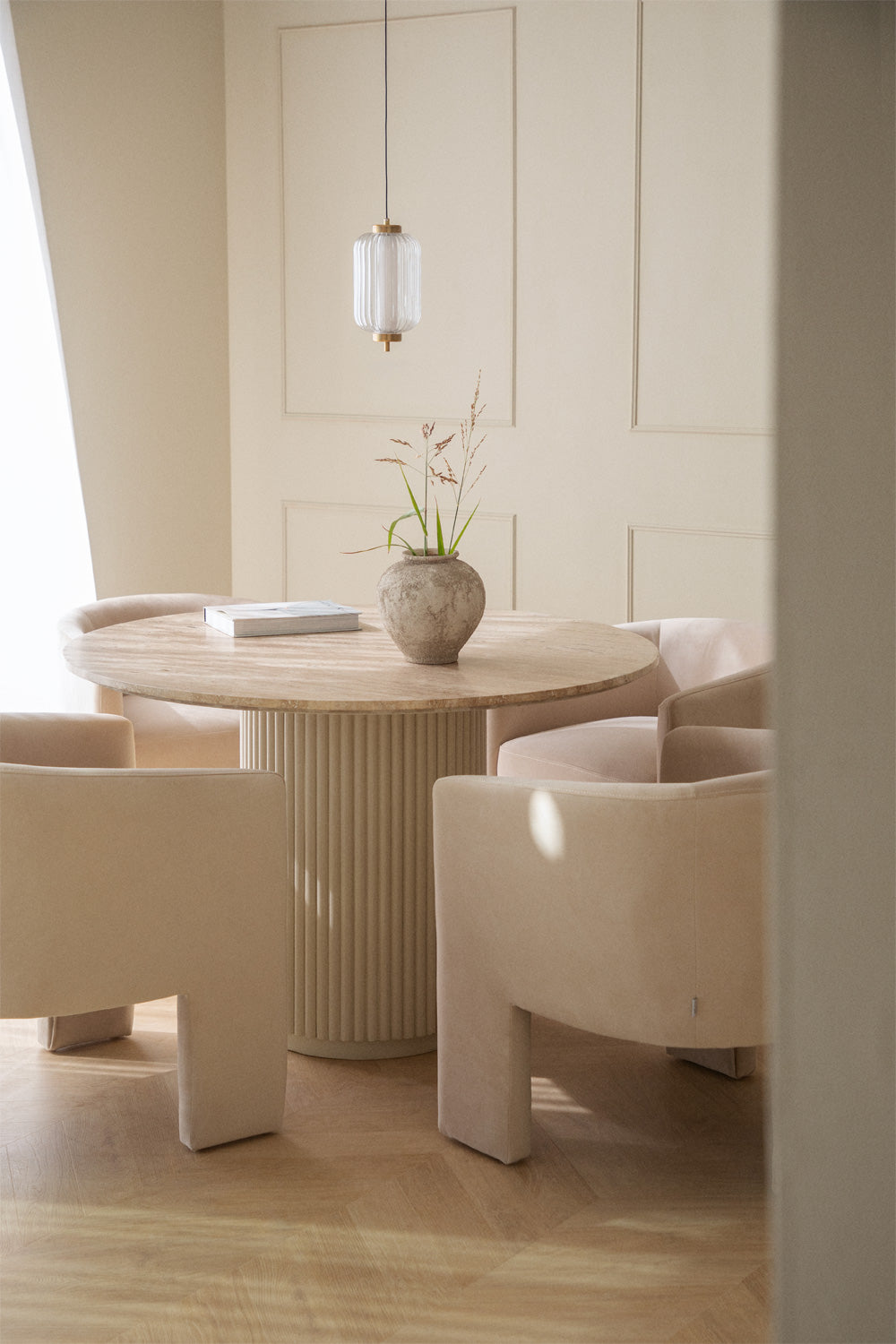 Gisy Dining Table - Round