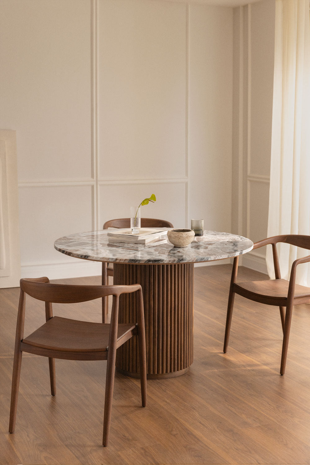 Gisy Dining Table - Round