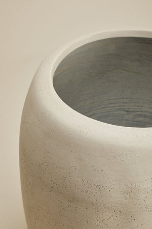 Annabeth concrete planter – large size dimensions diagram: H35 cm total, Ø35 cm max width, Ø22 cm opening, 33 cm interior depth, Ø22.5 cm base, 1 cm foot, 35.29 L volume