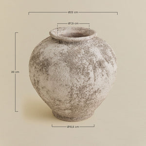Filis ceramic vase – lifestyle close-up on Kinfolk book, dried green amaranth spilling over the rim and trailing down the sand-textured body, warm diffused light
