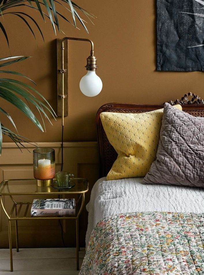 Chic Side Table, Gold